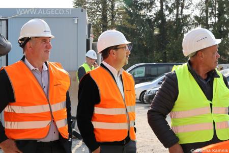 Ogled gradbišča nove Osnovne šole Frana Albrehta in seznanitev s potekom del občinskih svetnikov (3)